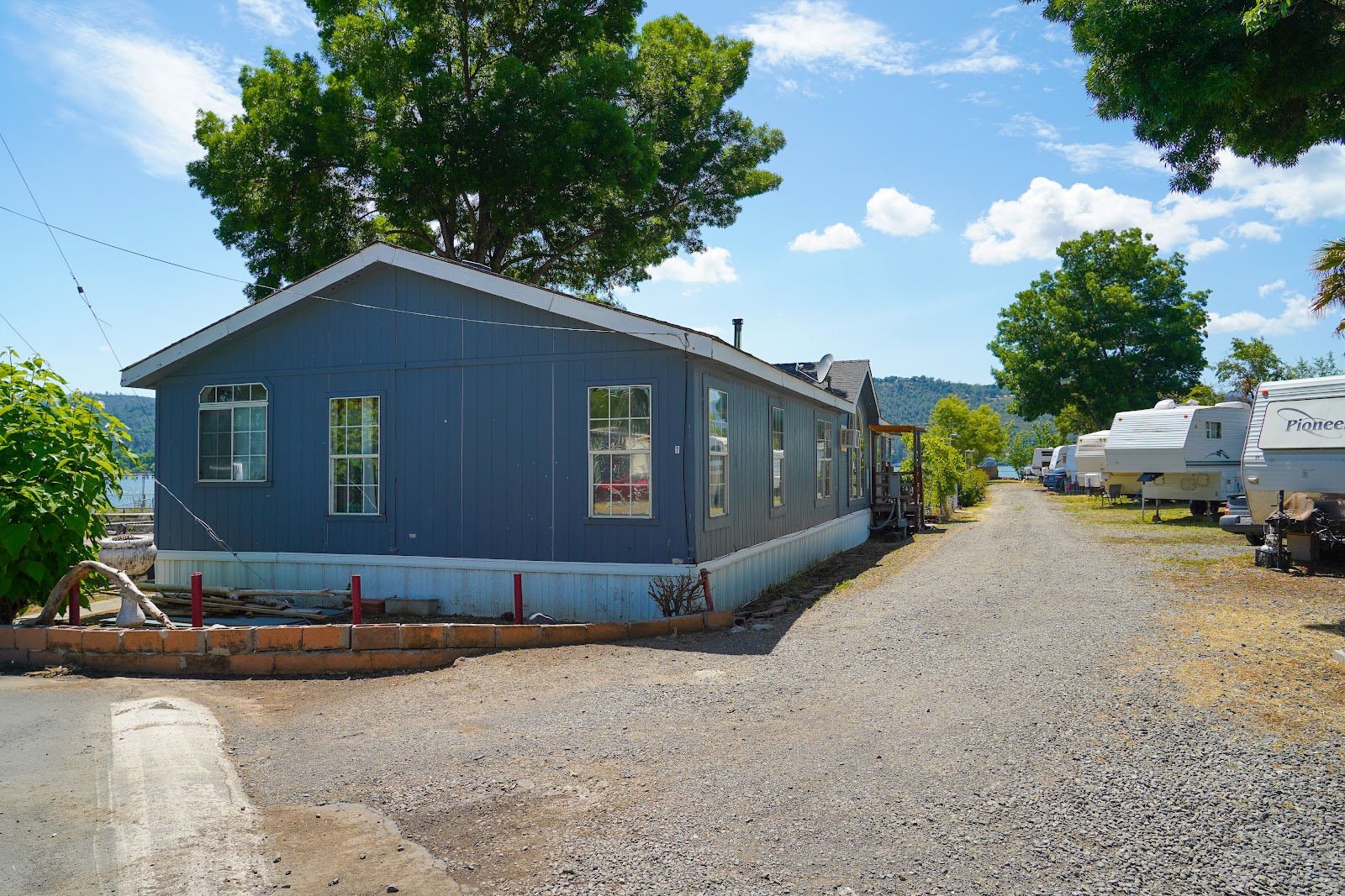 Lake Frot Mobile Home & RV Park