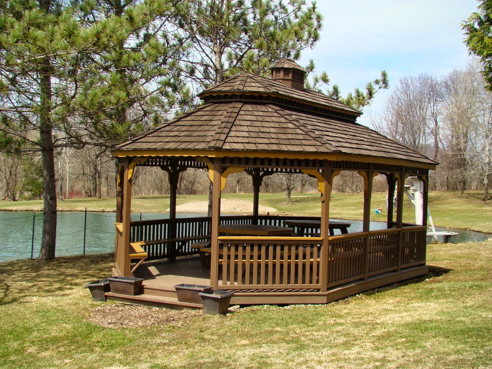 Lake Chalet Campground & Motel