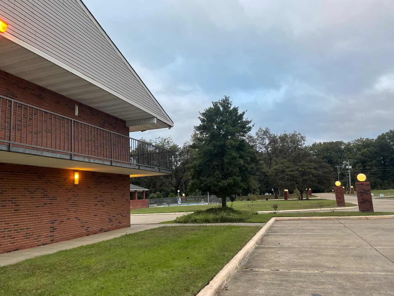 Delta Oaks Lodging LLC