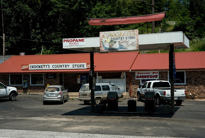 Crockett's Country Store & Buffalo River Canoe Rental