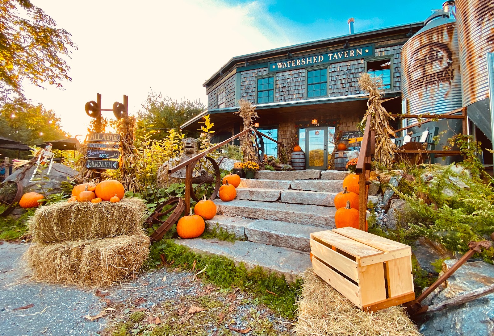 Boothbay Craft Brewery, Tavern, RV & Cottages