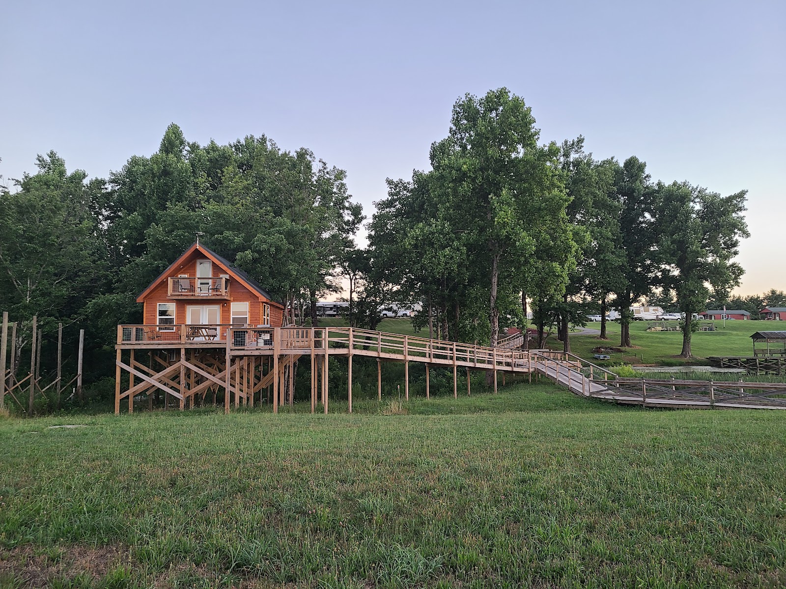 Grand View Cabins and RV Park