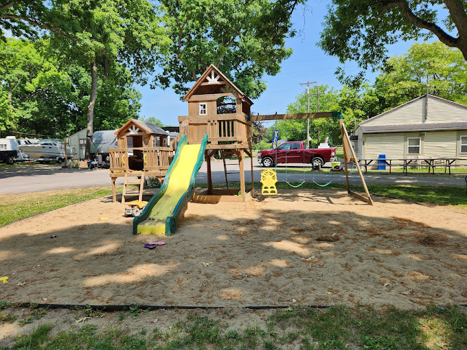 Shade Acres Camping & Cottages