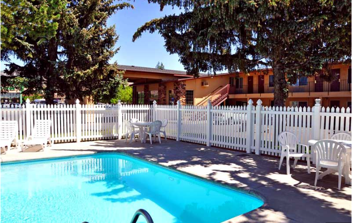 Cimarron Inn & RV Park