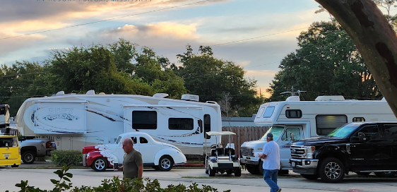 Majestic Oaks RV Resort