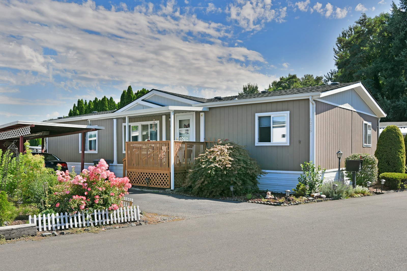 Majestic Moble Manor