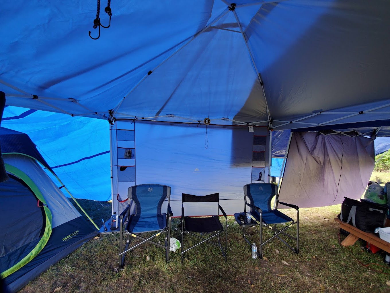 John Waynes Waterfront Resort