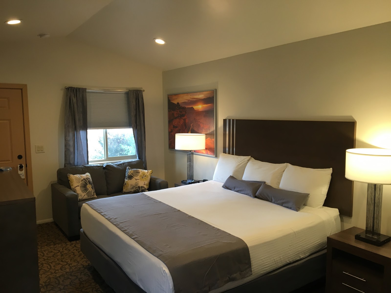 Mountain Ridge Hotel & RV Park