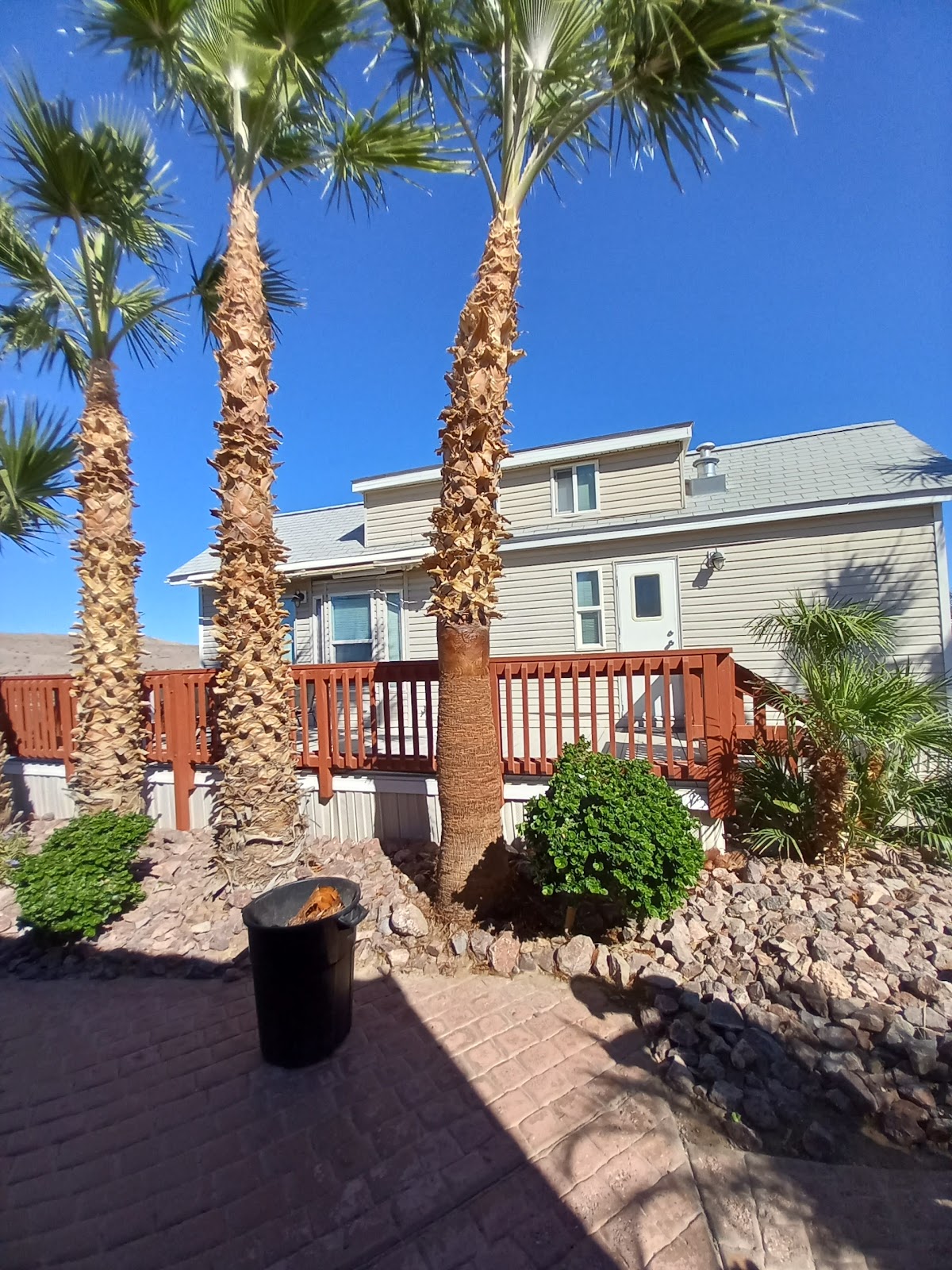 El Rio Waterfront Resort