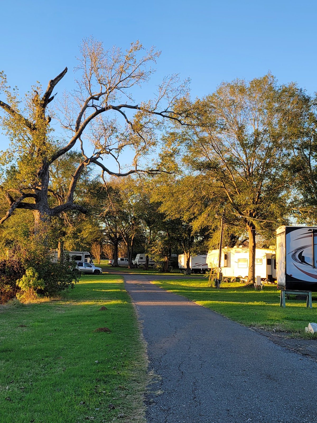 Twin Oaks RV Park