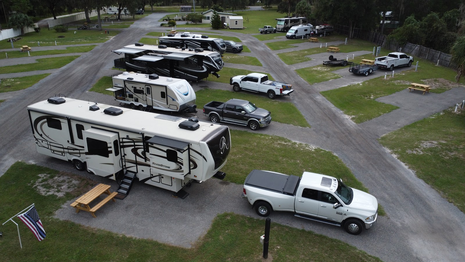 Water's Edge Oaks RV Resort