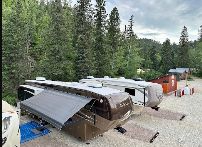 Whitetail Court Motel