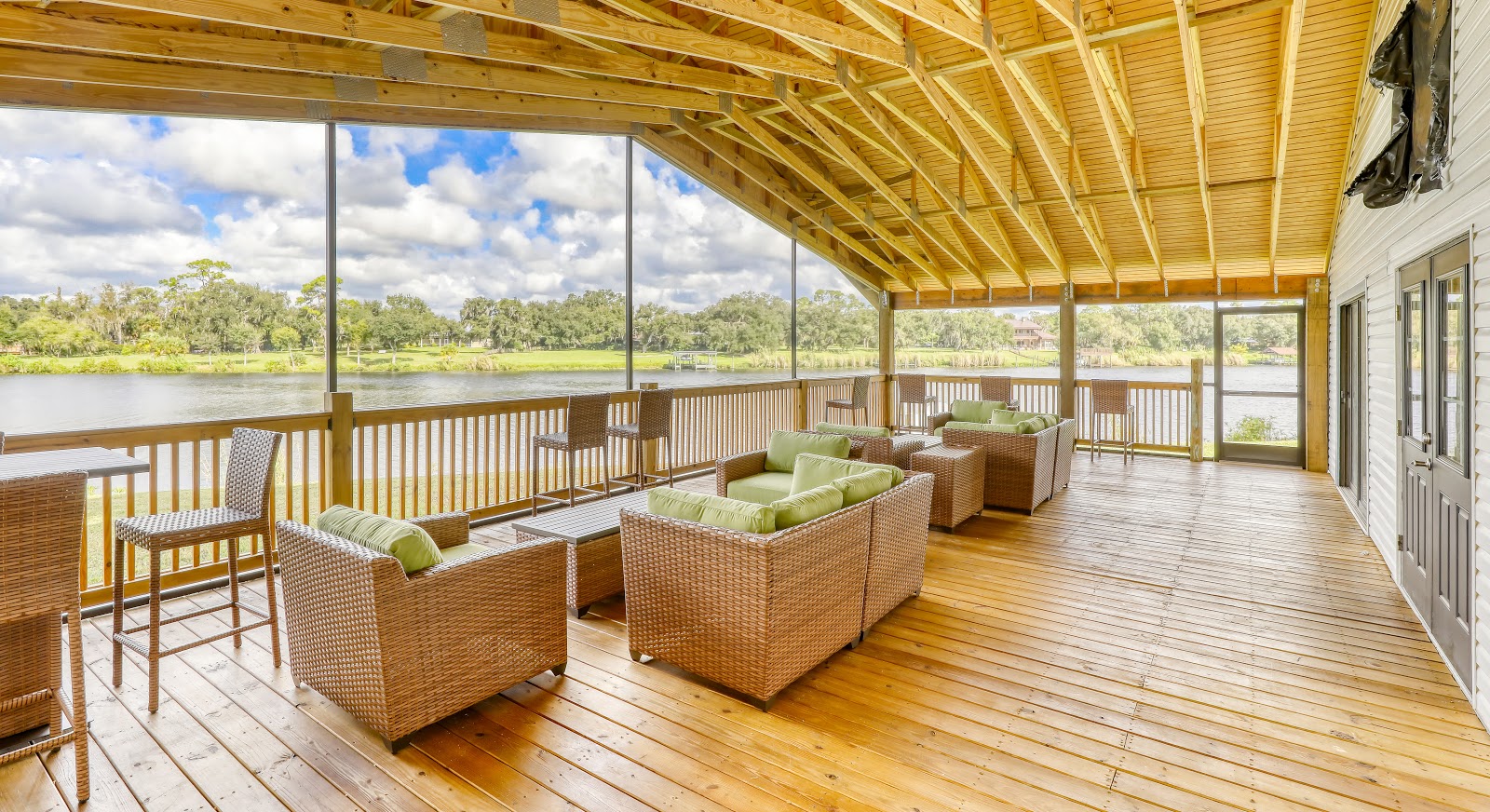 Aqua Isles Mobile Home & RV Resort