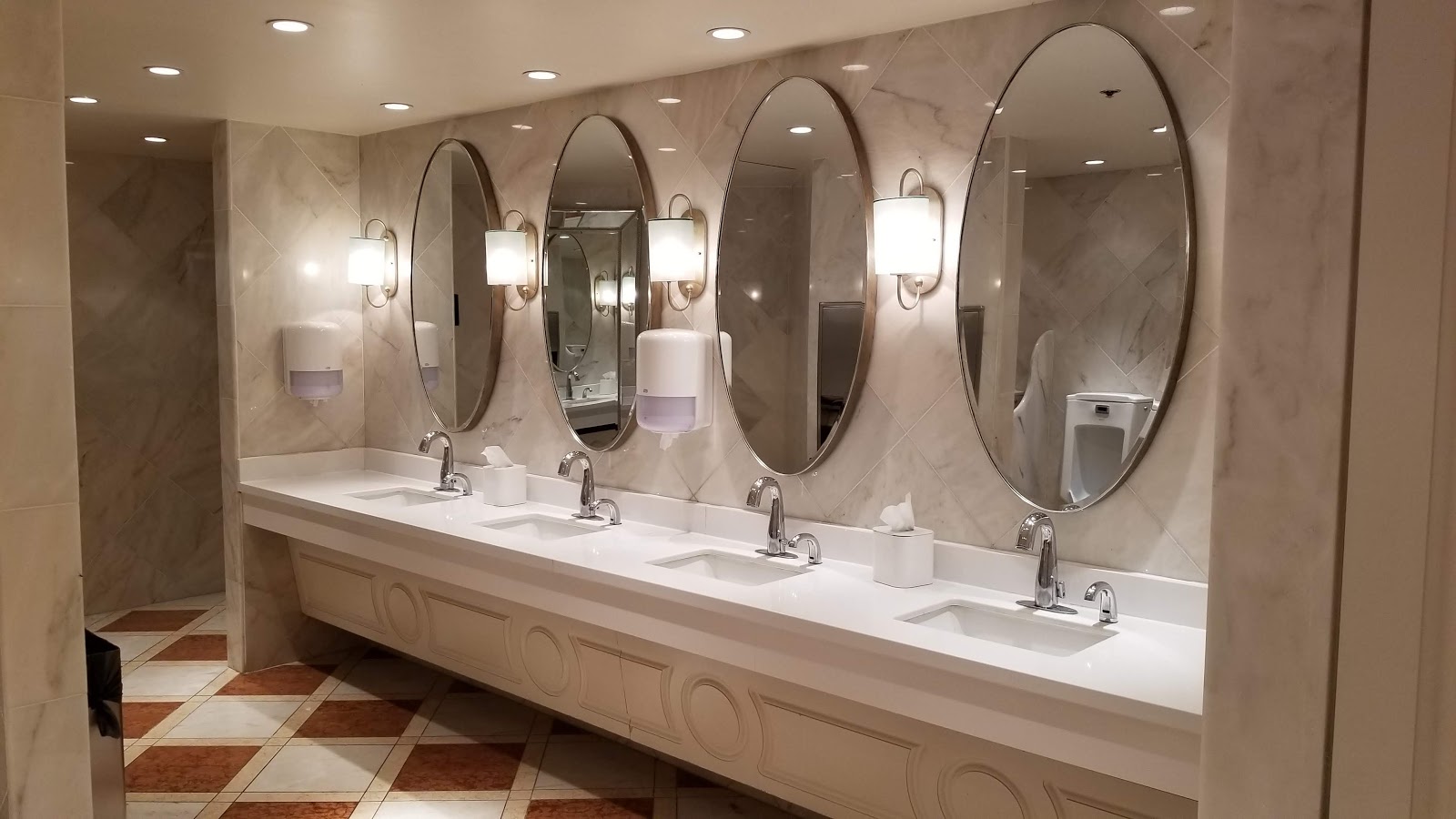 Peppermill Inn & Casino