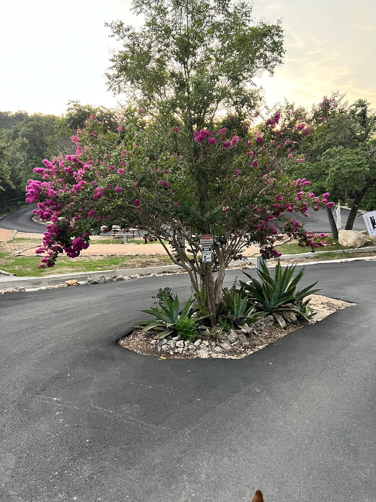 B2 Hideaway RV Park & Cottages