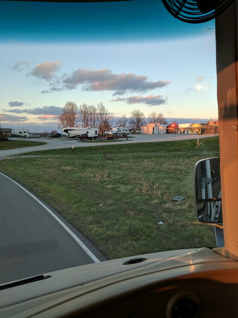 Grand View Cabins & RV Park