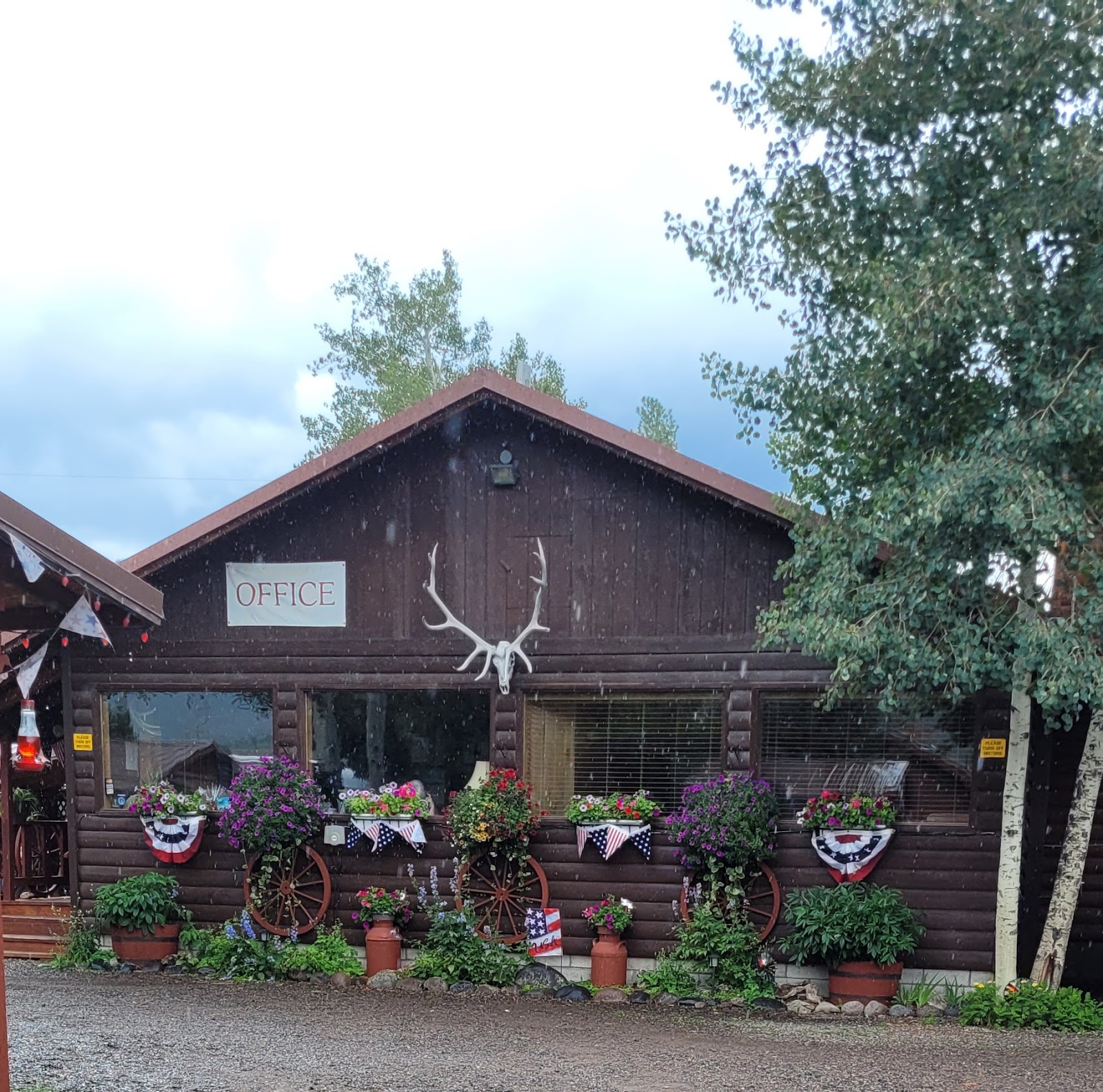 Grandview Cabins & RV Park