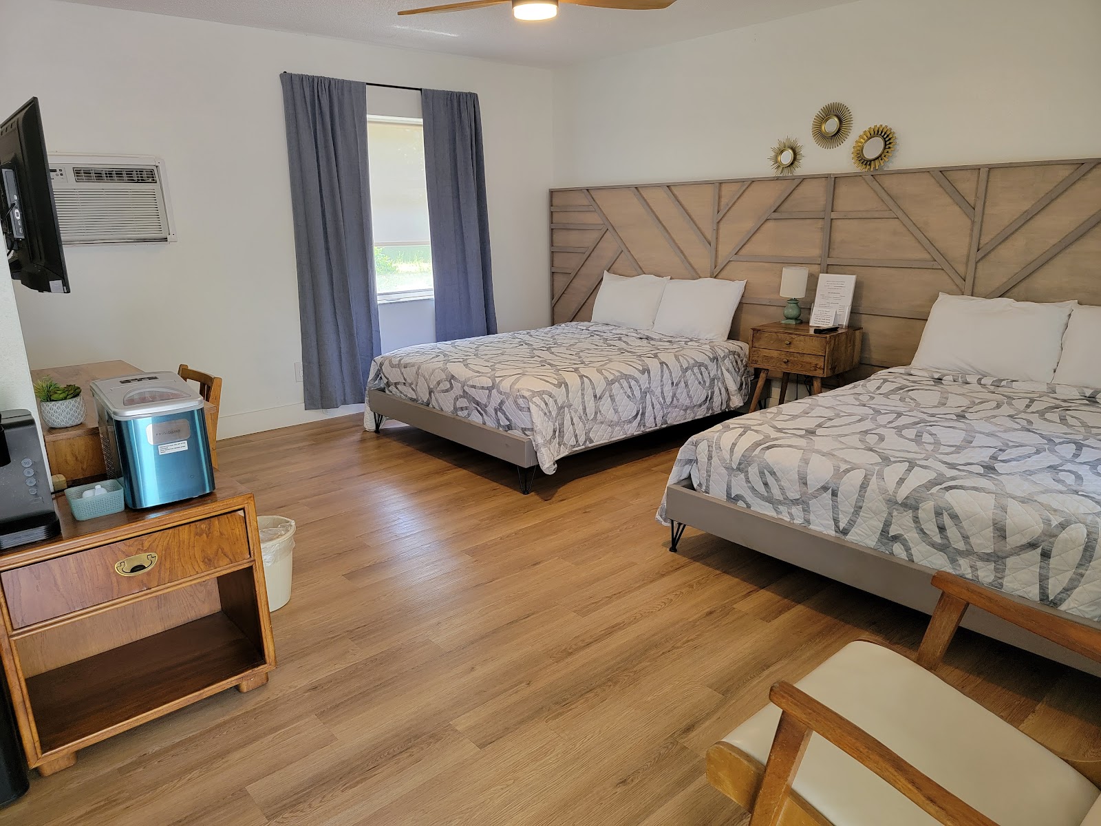 Cindy's RV Park & Motel