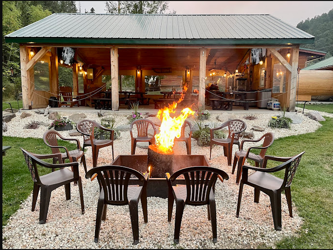 Whitetail Court Motel