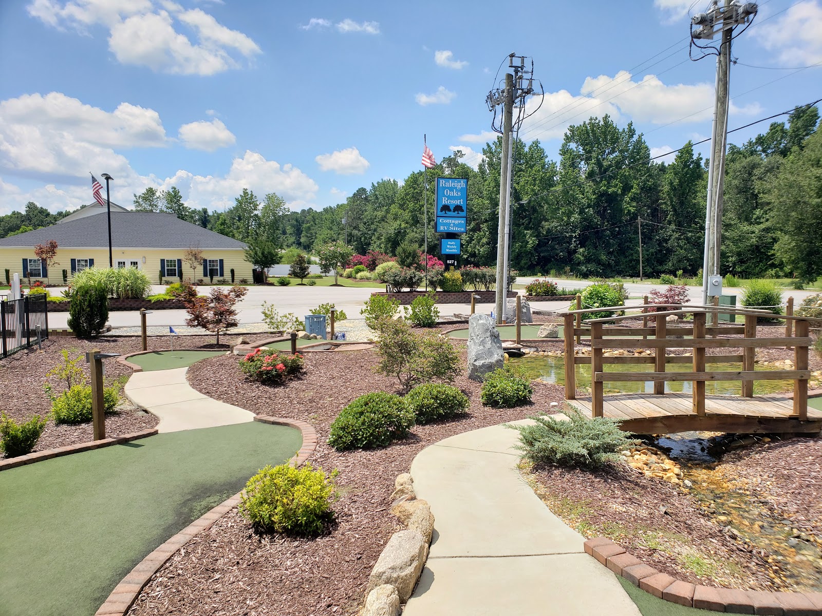 Raleigh Oaks RV & Cottage Resort
