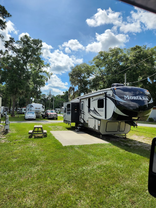 Arrowhead Campsites & Mobile Home Park