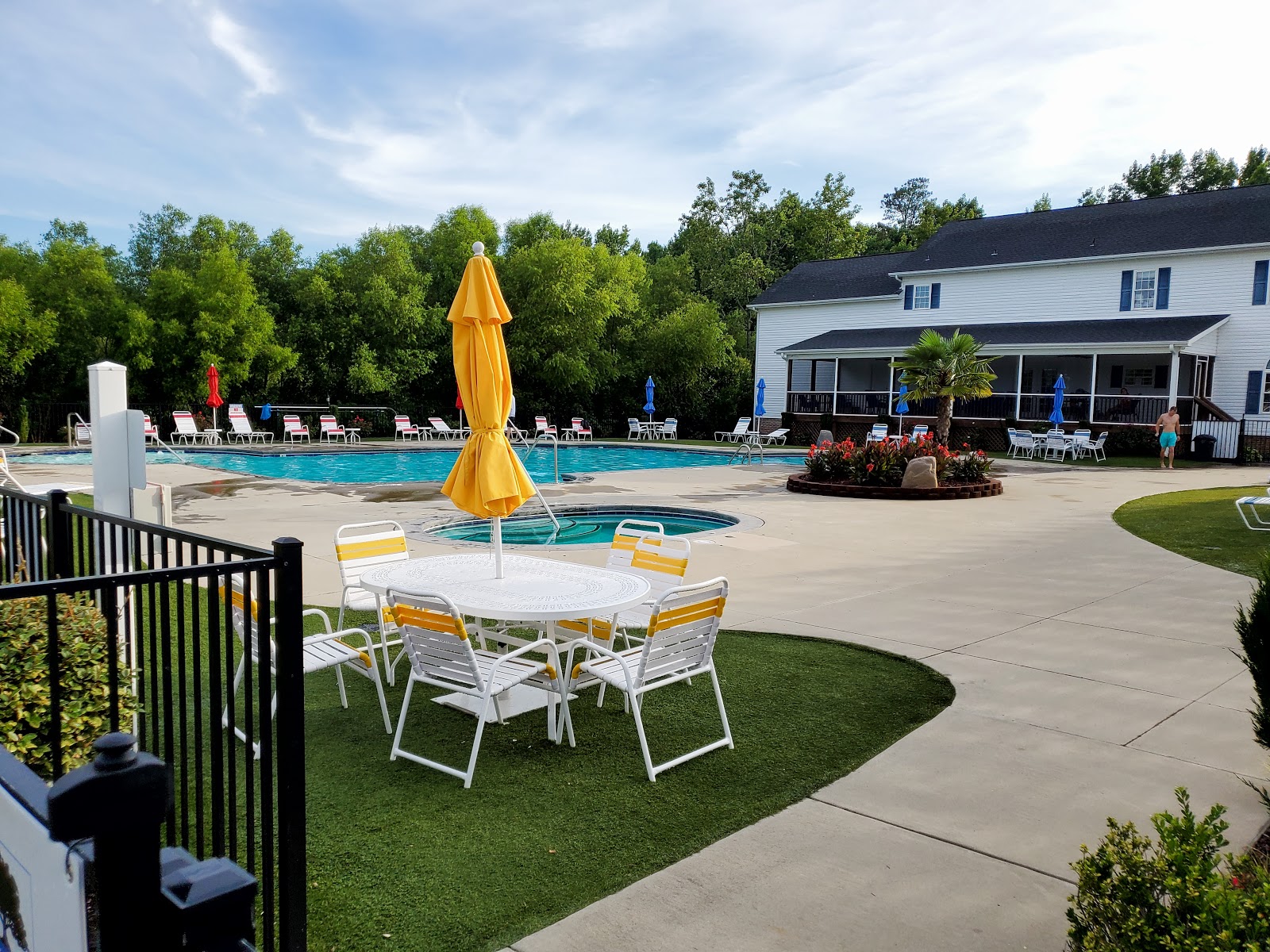 Raleigh Oaks RV & Cottage Resort