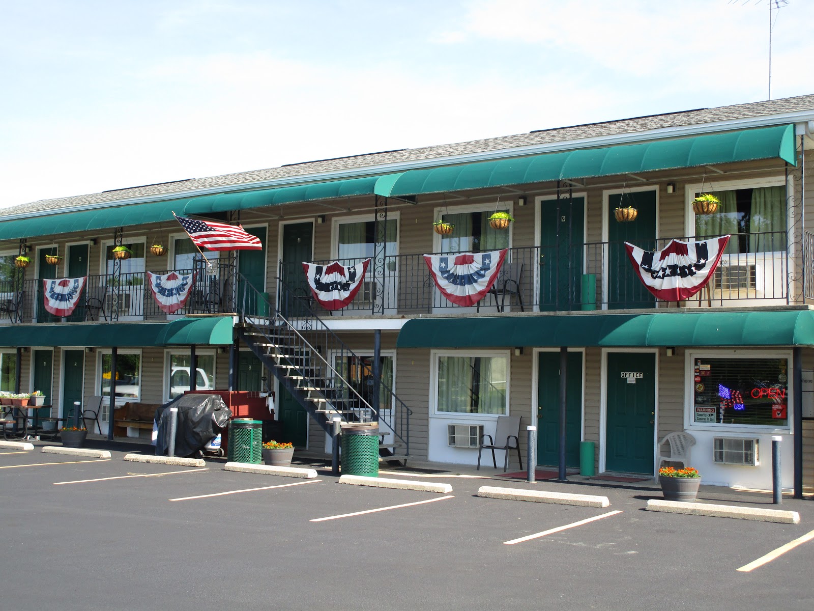 K-River Motel & Campground