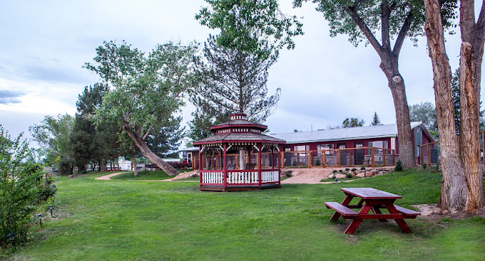 Riverwood Inn & RV Park