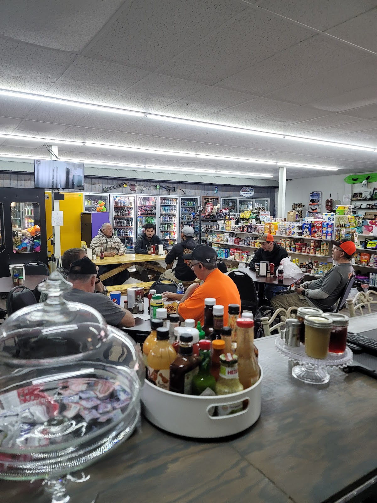 Hillcrest Market and Campground