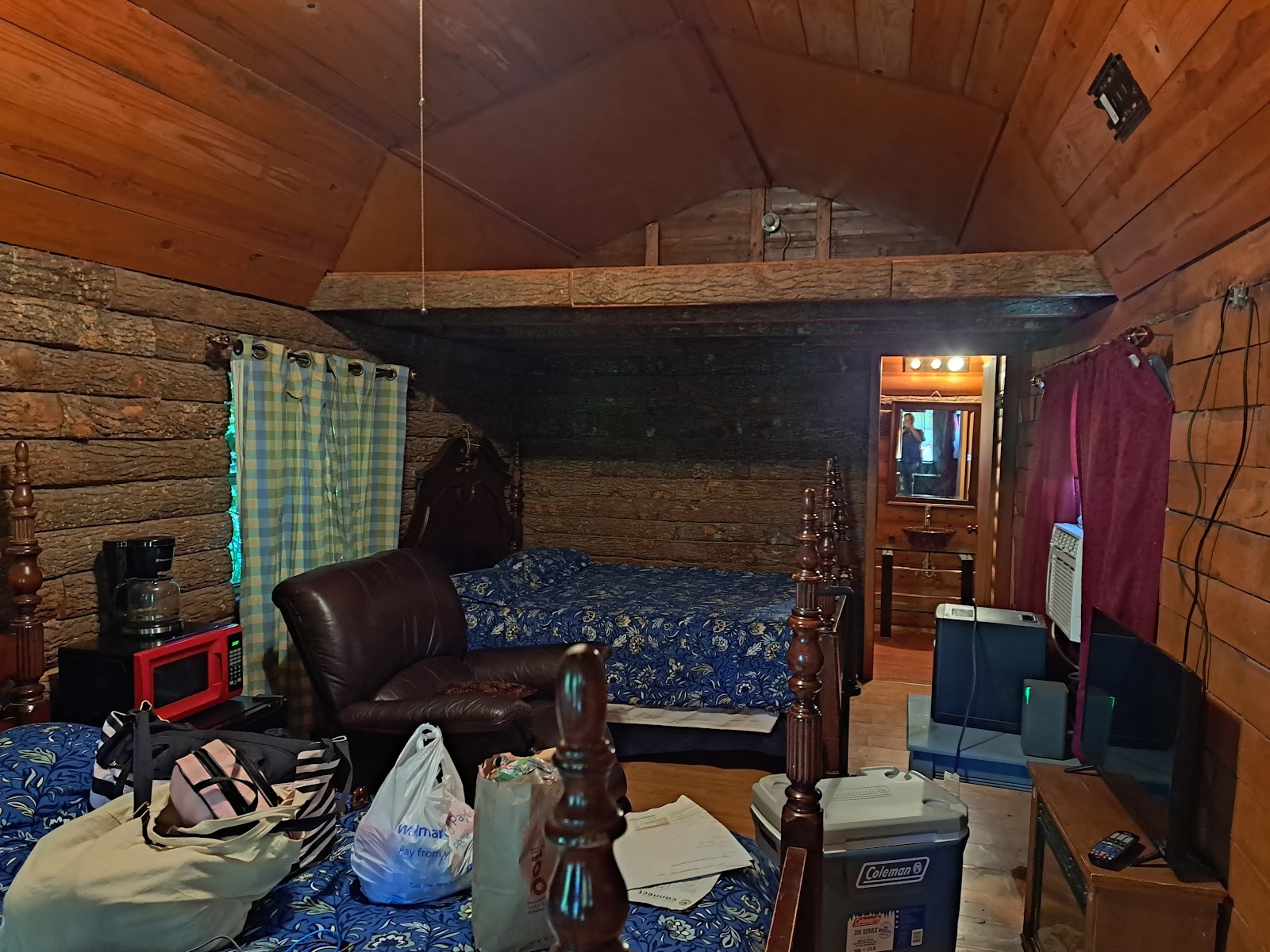 Diamond John's Riverside Retreat