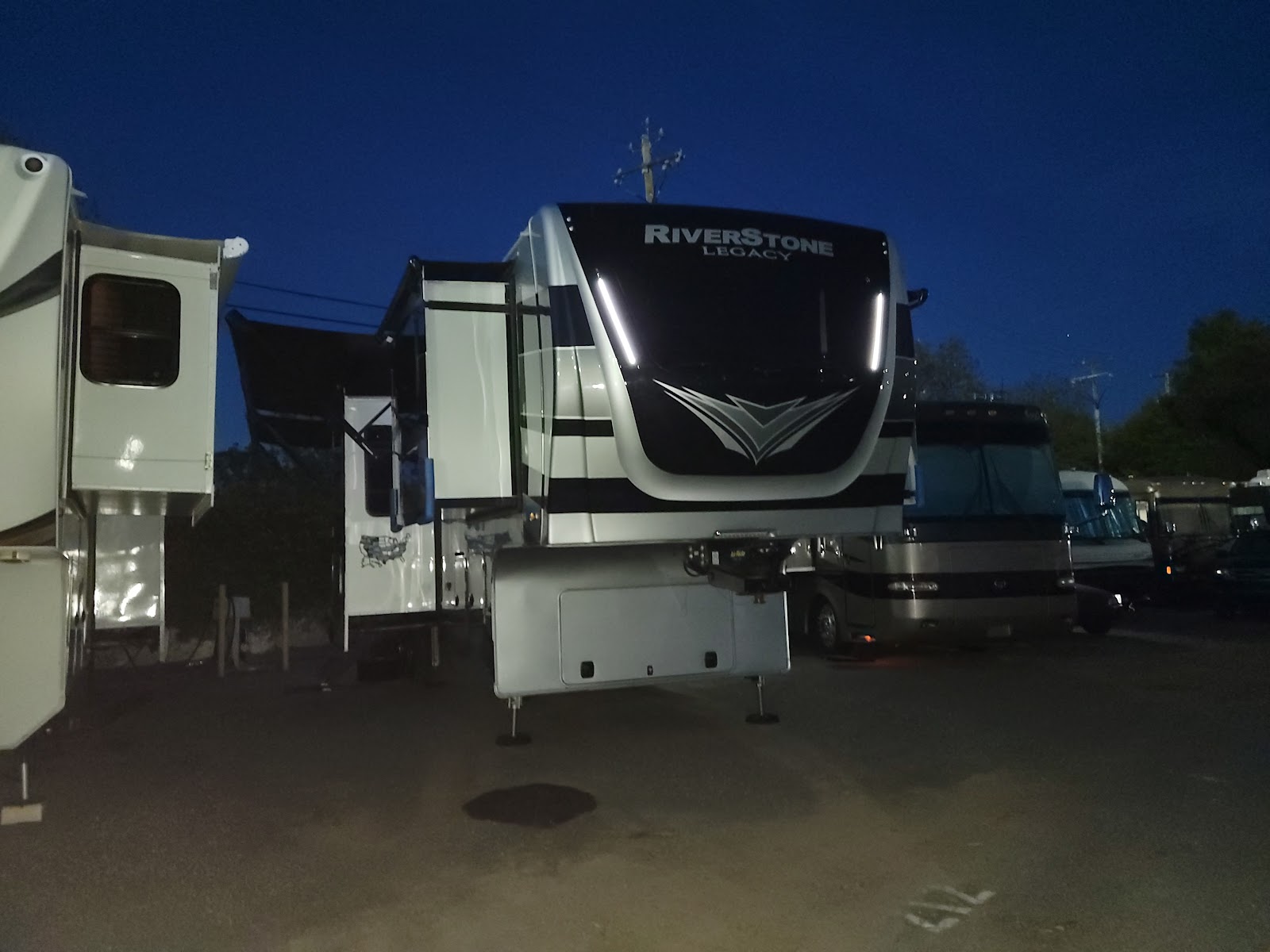 The Fair Park RV - Alameda County Fairgrounds
