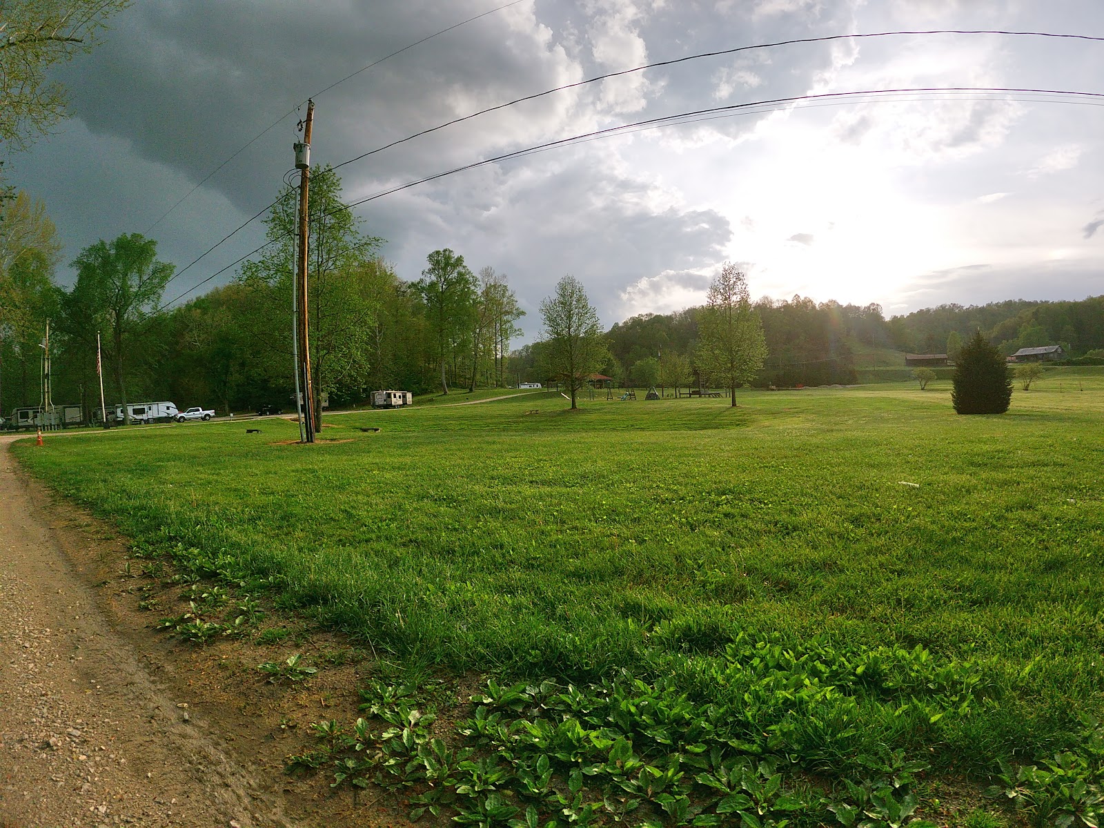 Creekside Cabins & RV Park