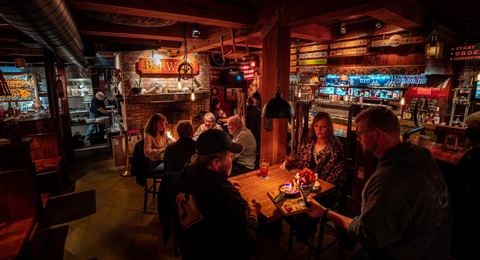 Boothbay Craft Brewery, Tavern, RV & Cottages