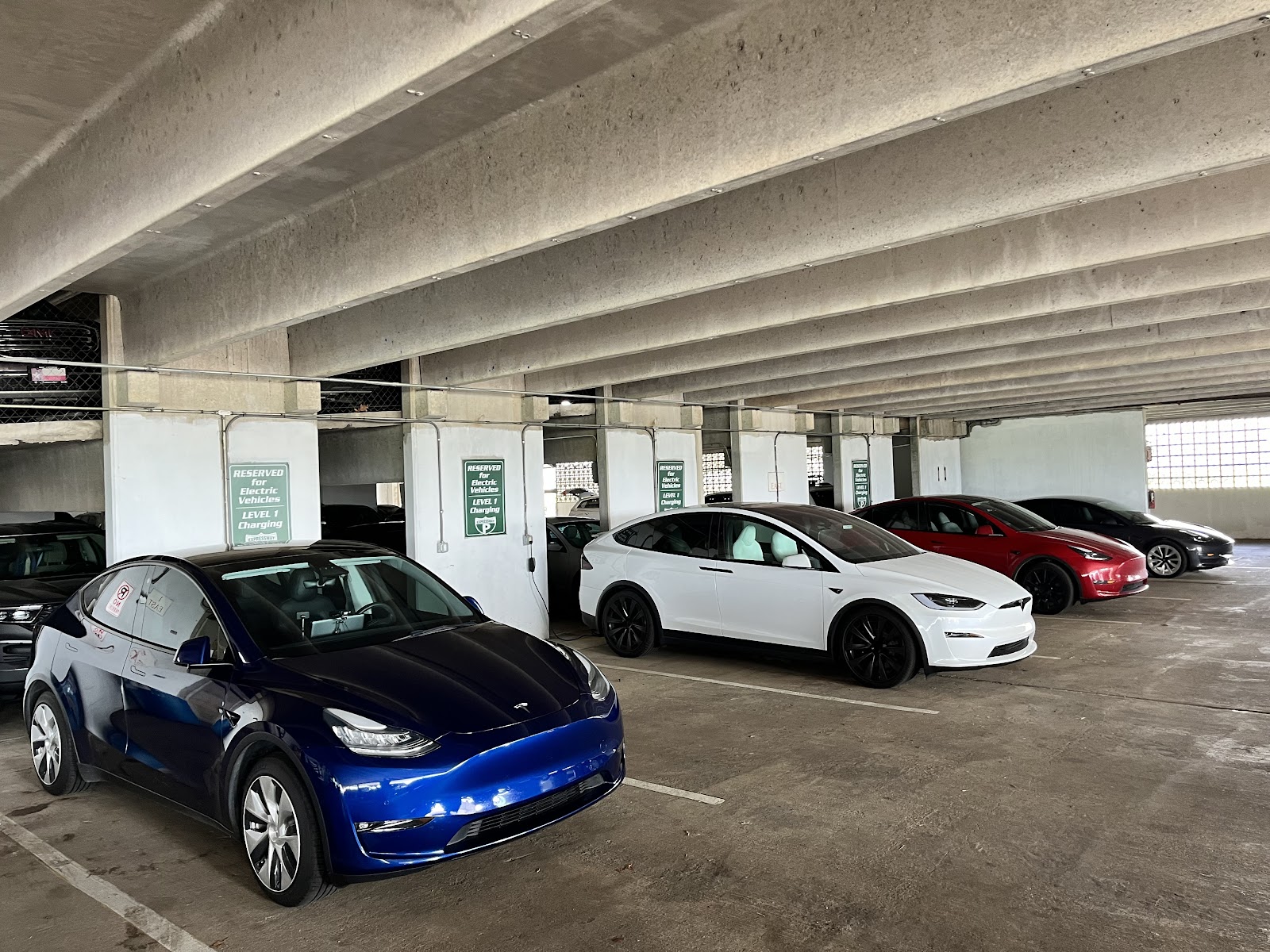 Expressway Airport Parking