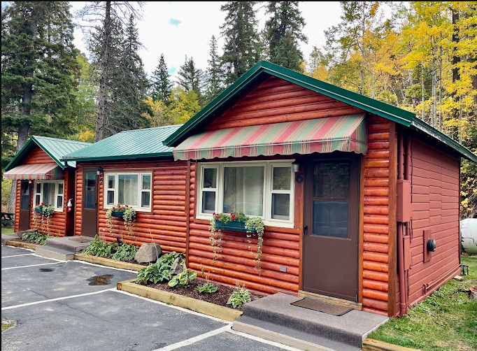 Whitetail Court Motel