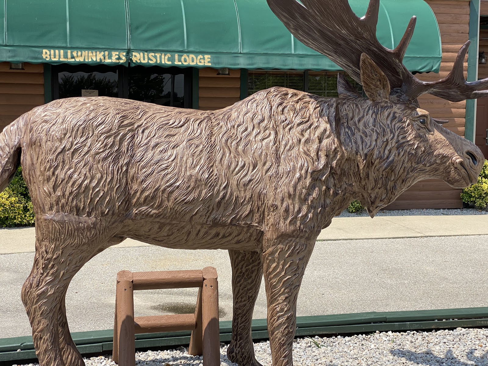 Bullwinkles Lounge Rustic Lodge & RV Park