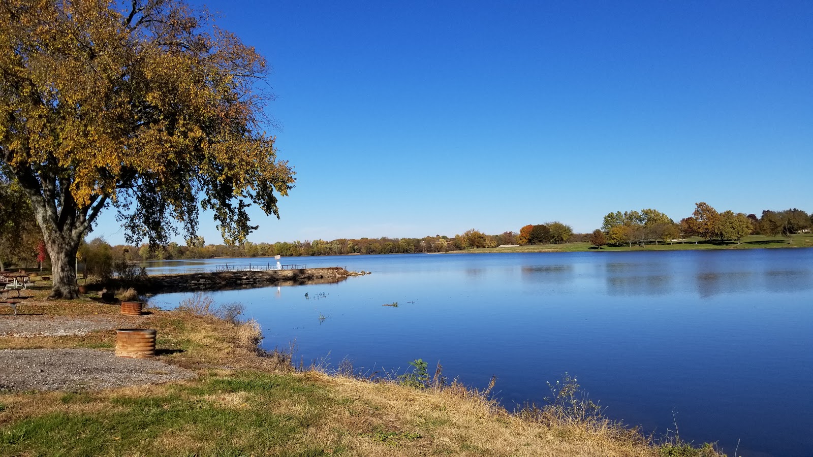 Lions Park Shelter - Lake Miola