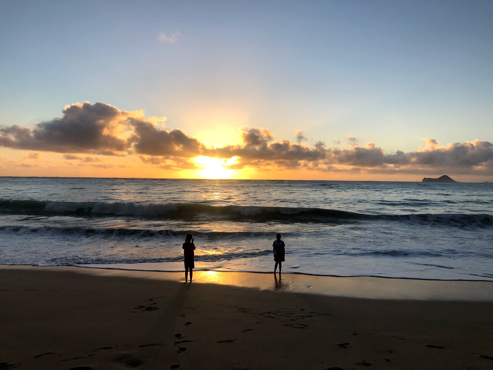 Bellows Field Beach Park Campground