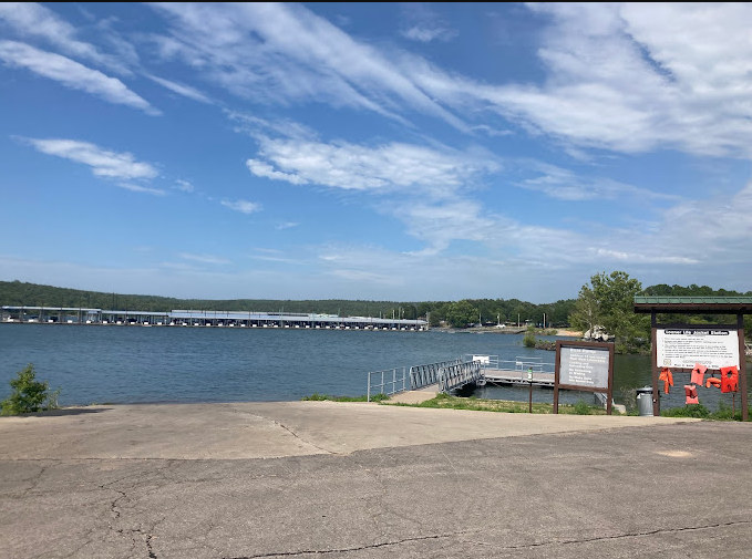 Highway 9 Landing Camping