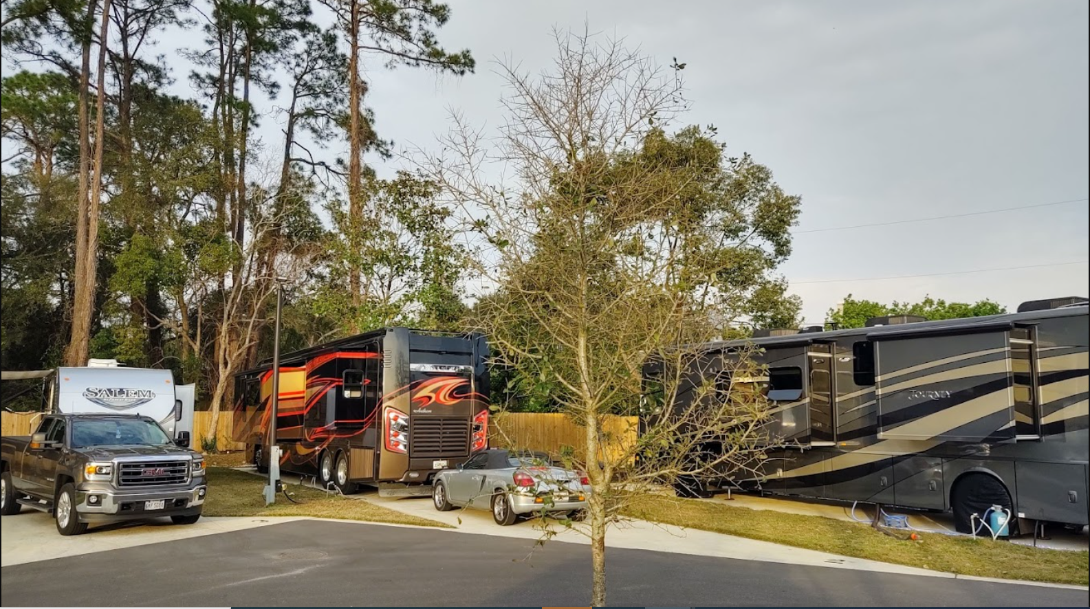 A Cozy Corner RV Lodge