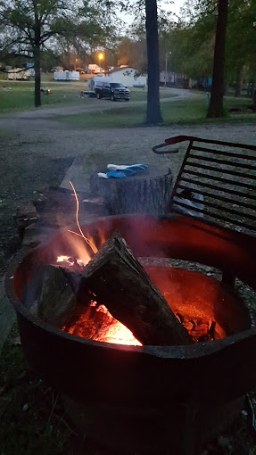 HICKORY SHORES RESORT