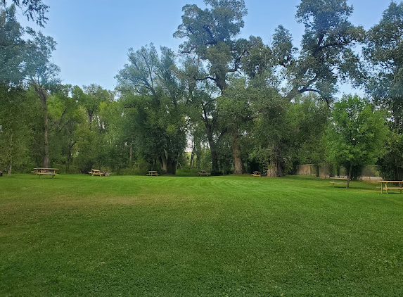 Foothills Motel & Campground