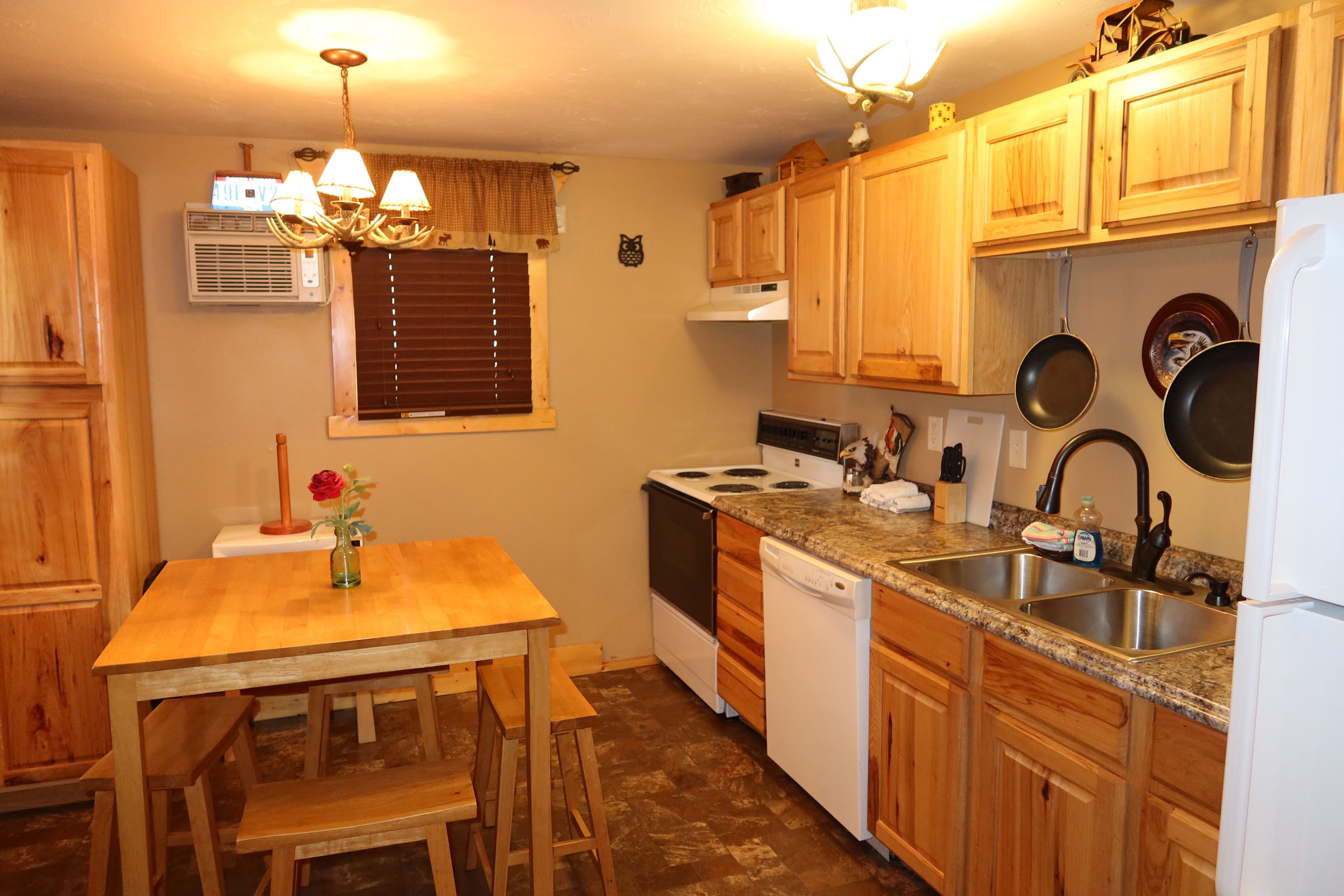 Restmore Inn, Custer, South Dakota