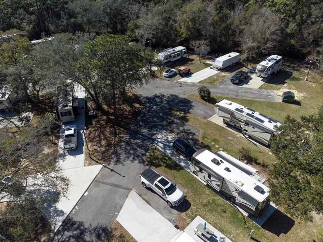 A Cozy Corner RV Lodge