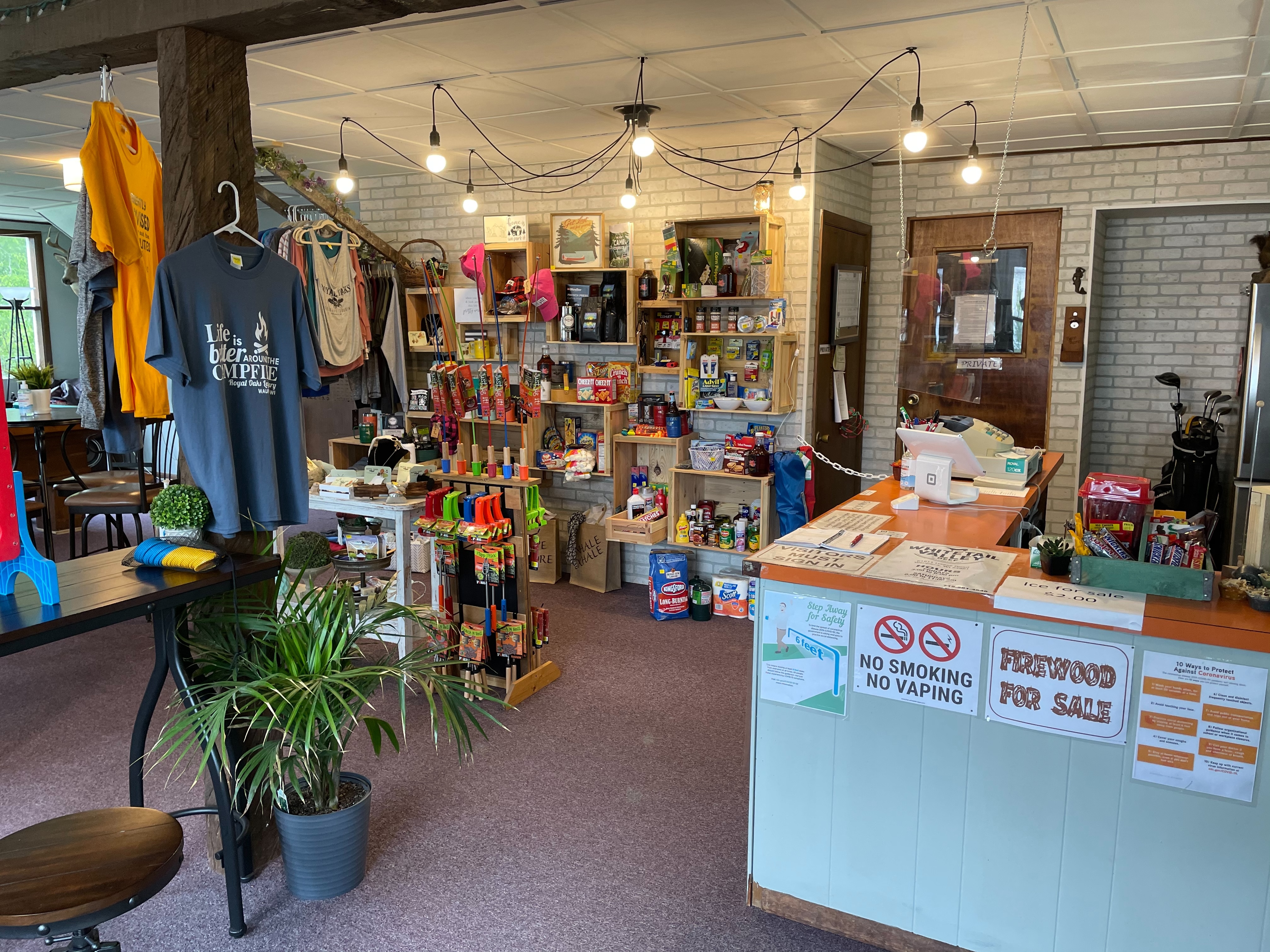 Royal Oaks Legendary Lodging Campground