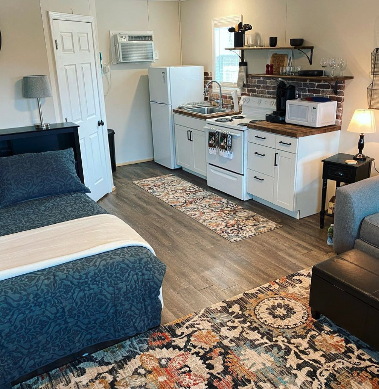 The Weekender Cabins and RV Retreat