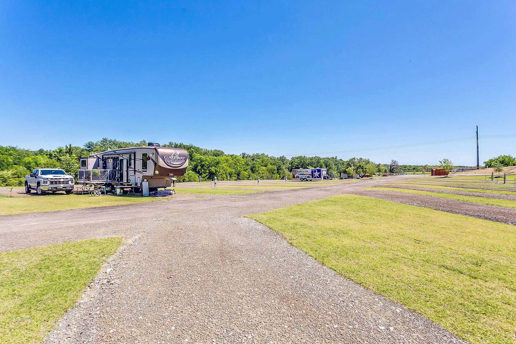 Lonestar 23 RV & Storage