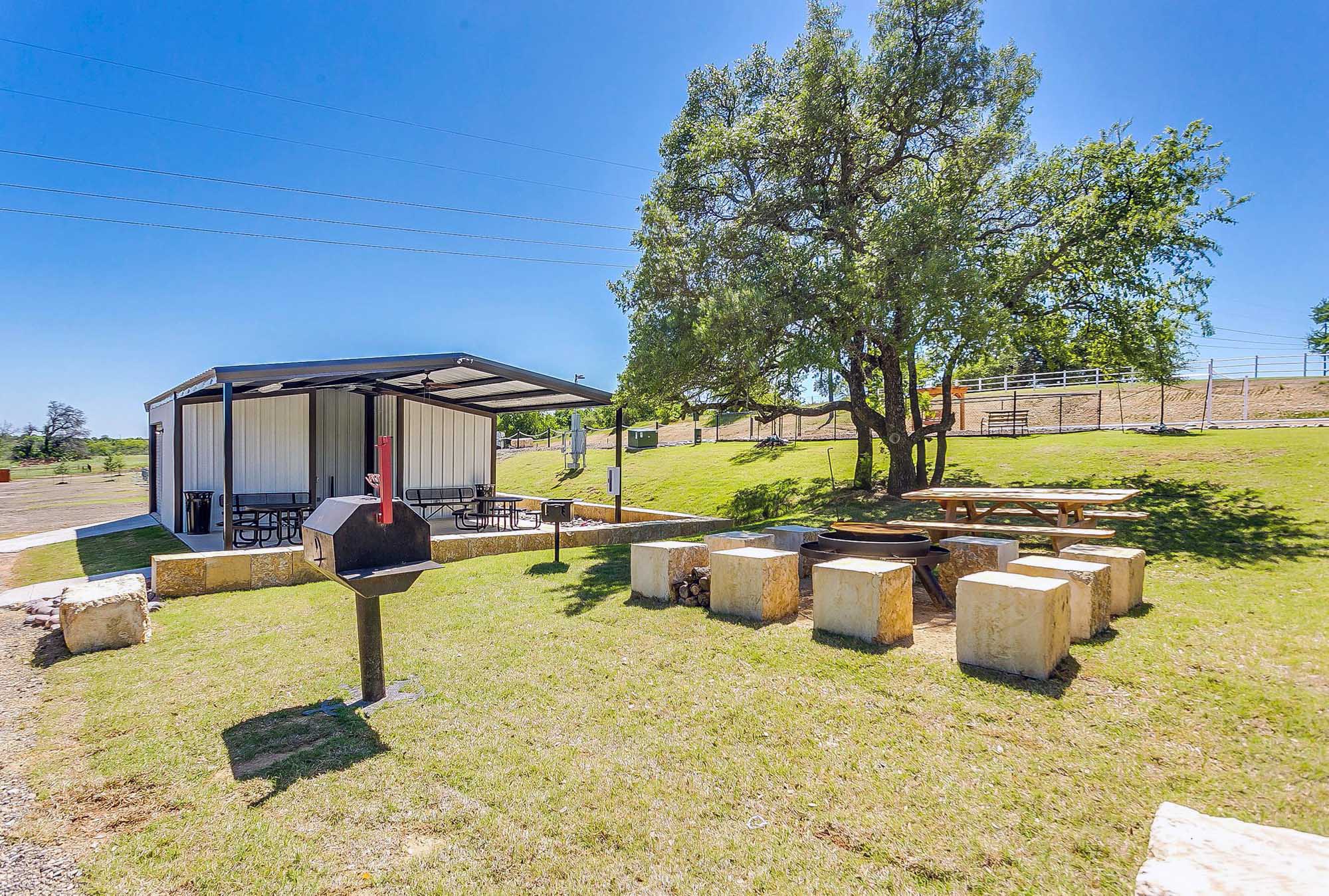 Lonestar 23 RV & Storage