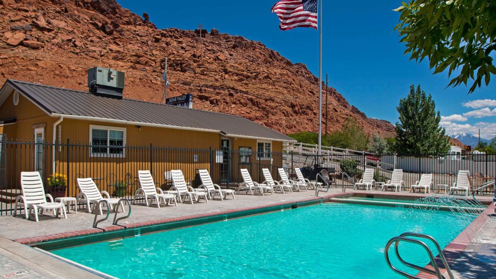 Sun Outdoors Arches Gateway