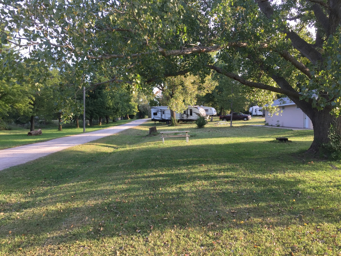 Cottonwood Grove RV Campground, Hesston, Kansas